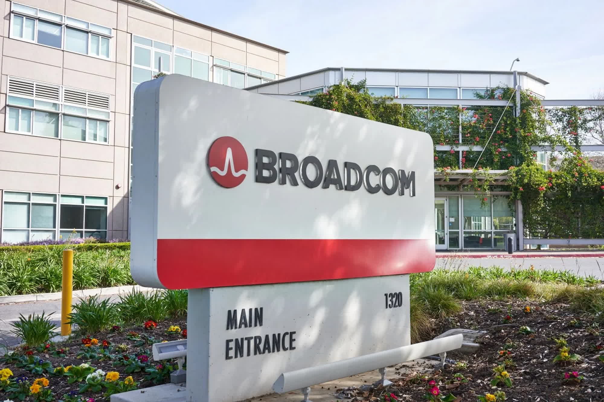 1,050% VMware Price Hike: AT&T Highlights Broadcom's Extreme Pricing 1,050% VMware Price Hike: AT&T Highlights Broadcom's Extreme Pricing