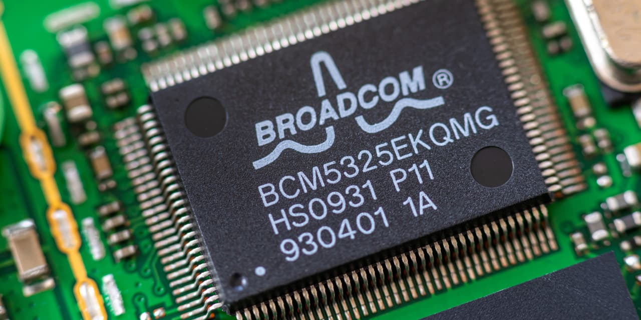 1,050% VMware Price Hike? AT&T Sounds The Alarm On Broadcom's Proposal 1,050% VMware Price Hike? AT&T Sounds The Alarm On Broadcom's Proposal