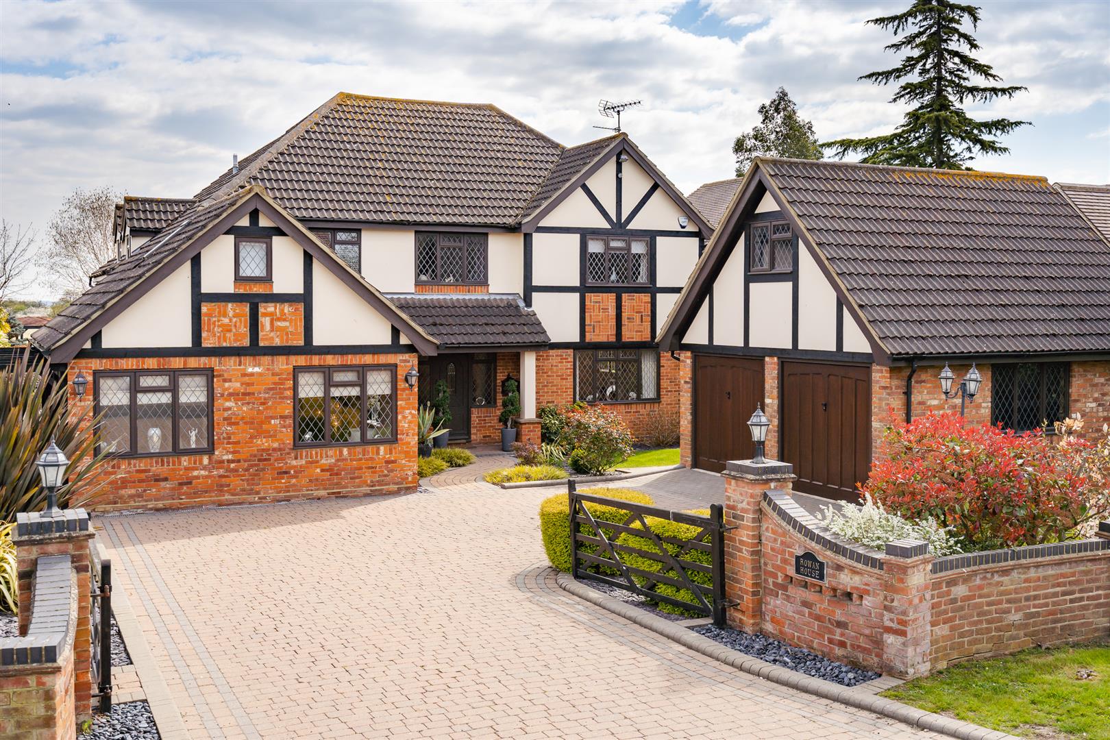 £1 Million Country Homes: A Realistic Look At The Market And Available Properties £1 Million Country Homes: A Realistic Look At The Market And Available Properties