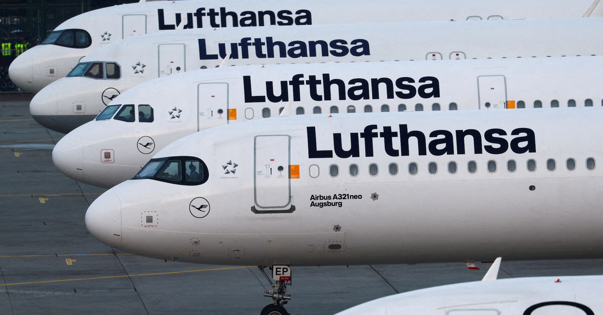 10-Minute Pilotless Lufthansa Flight: Investigation Reveals Co-pilot Medical Emergency 10-Minute Pilotless Lufthansa Flight: Investigation Reveals Co-pilot Medical Emergency