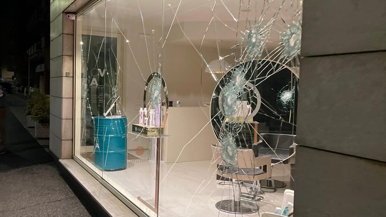 200 Persone Protestano Contro I Danni Ai Ristoranti Palestinesi: Vetrine Spaccate 200 Persone Protestano Contro I Danni Ai Ristoranti Palestinesi: Vetrine Spaccate