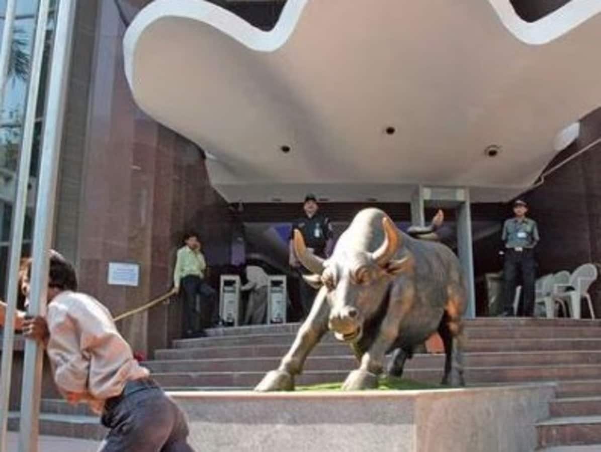 600 अंकों की गिरावट: Sensex और Nifty में भारी उतार-चढ़ाव का विश्लेषण 600 अंकों की गिरावट: Sensex और Nifty में भारी उतार-चढ़ाव का विश्लेषण
