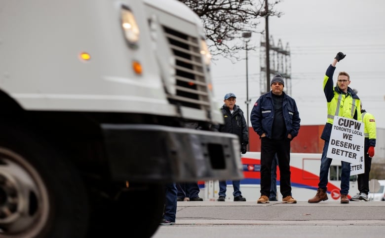 A Canada Post Strike: The Threat To Customer Retention A Canada Post Strike: The Threat To Customer Retention