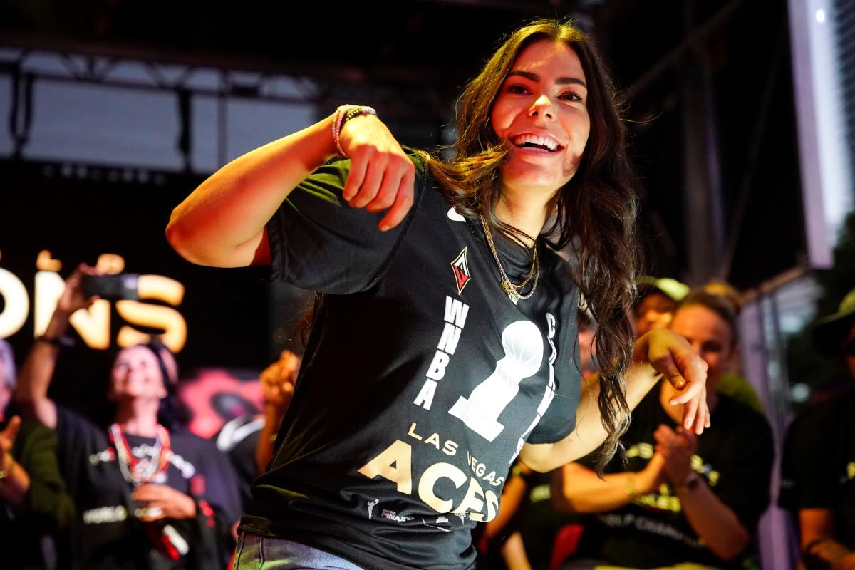 Aces Fans React To Kelsey Plum And Kate Martin's Heartwarming Interaction Aces Fans React To Kelsey Plum And Kate Martin's Heartwarming Interaction