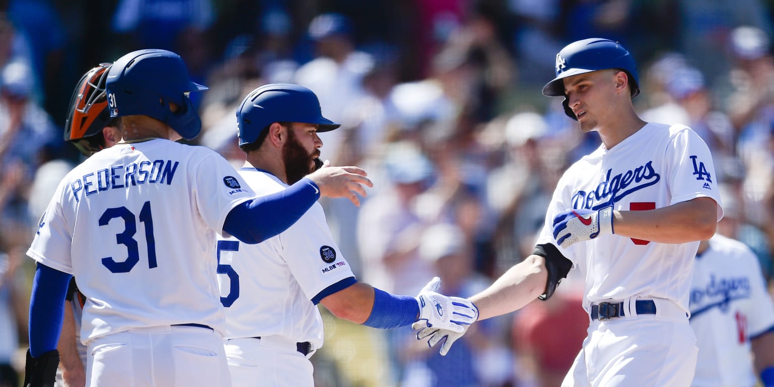 Adames' Walk-Off Hit Seals Giants' Home Opener Win Adames' Walk-Off Hit Seals Giants' Home Opener Win