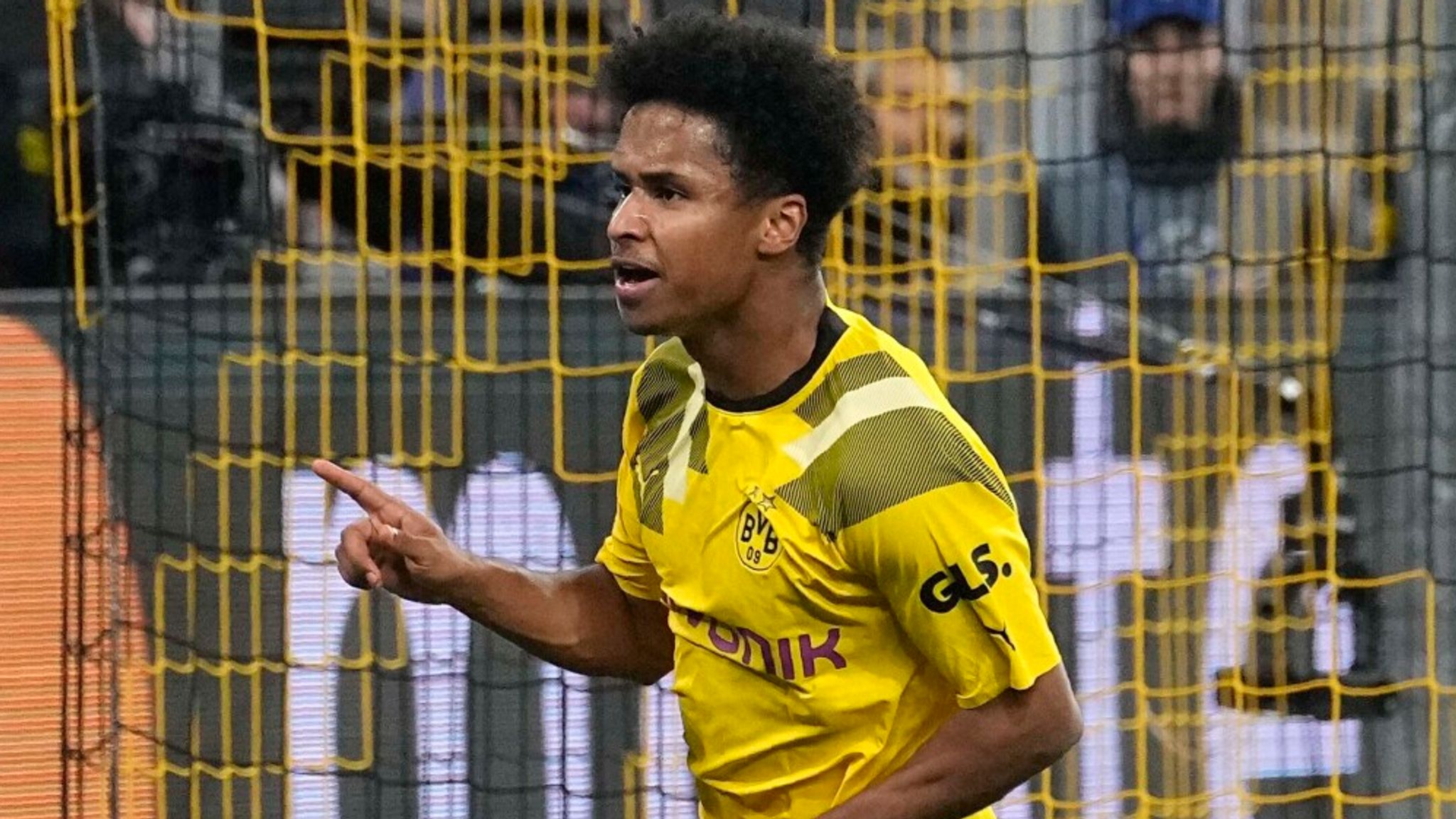Adeyemi: Stilvoller BVB-Profi In Dortmund Adeyemi: Stilvoller BVB-Profi In Dortmund
