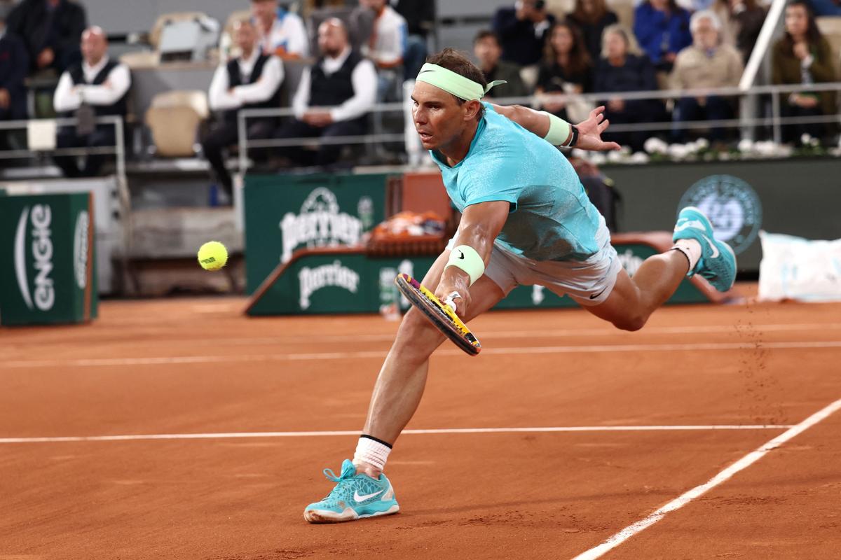Alcaraz Triumphs In Roland Garros Debut, Swiatek Starts Strong Alcaraz Triumphs In Roland Garros Debut, Swiatek Starts Strong