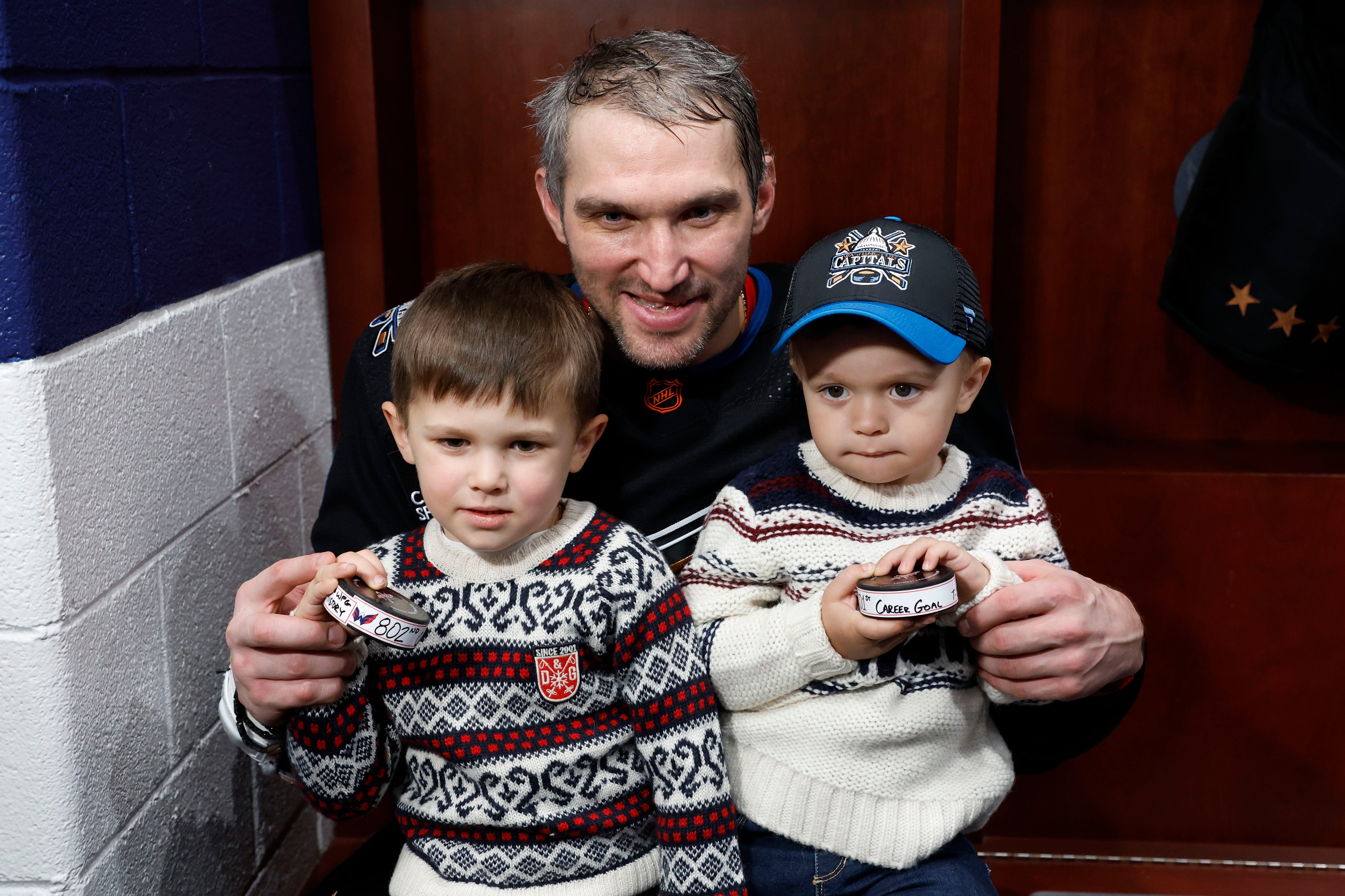 Alex Ovechkin Ties Wayne Gretzky's NHL Goal Record: CP NewsAlert Alex Ovechkin Ties Wayne Gretzky's NHL Goal Record: CP NewsAlert