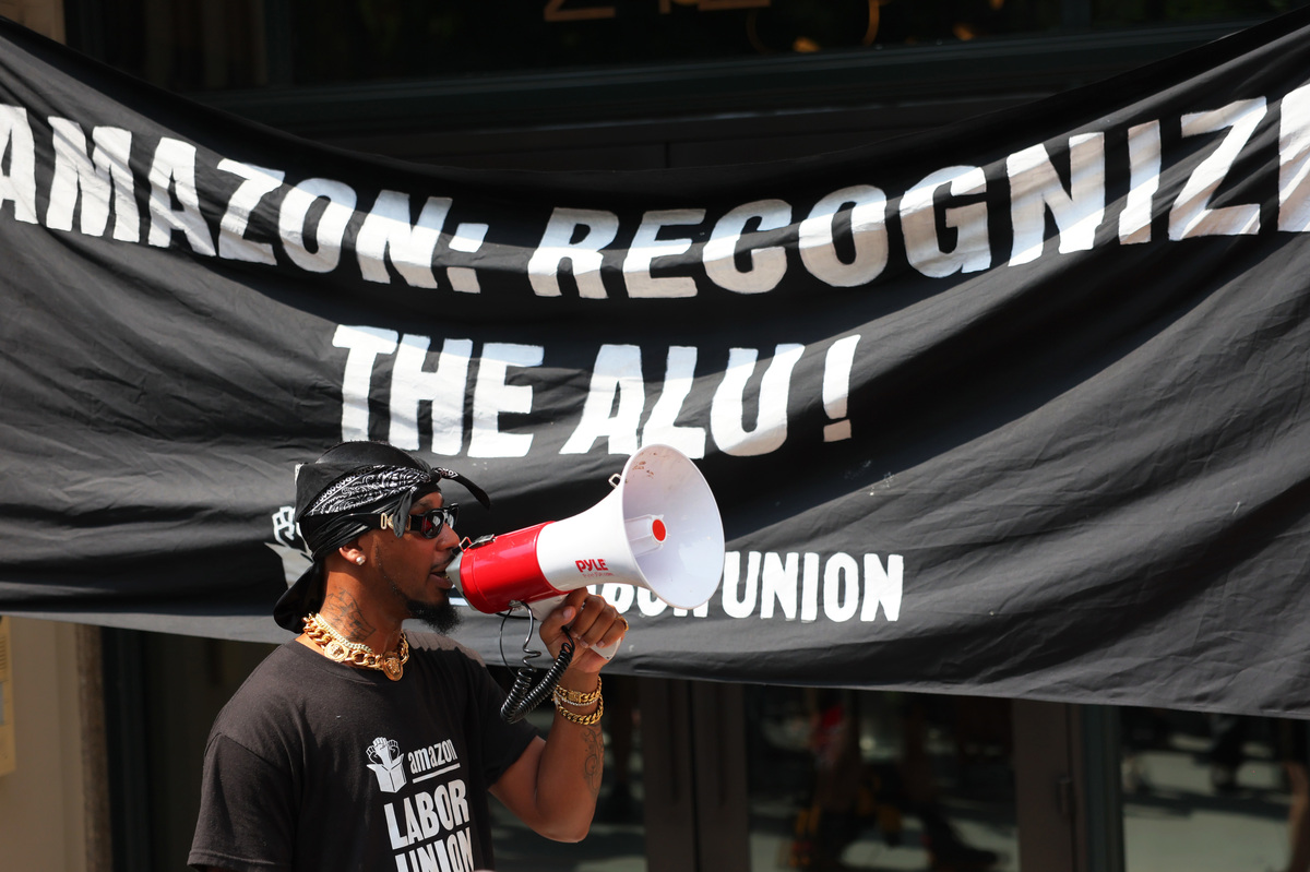 Amazon Faces Quebec Labour Tribunal Over Warehouse Closings And Union Dispute Amazon Faces Quebec Labour Tribunal Over Warehouse Closings And Union Dispute