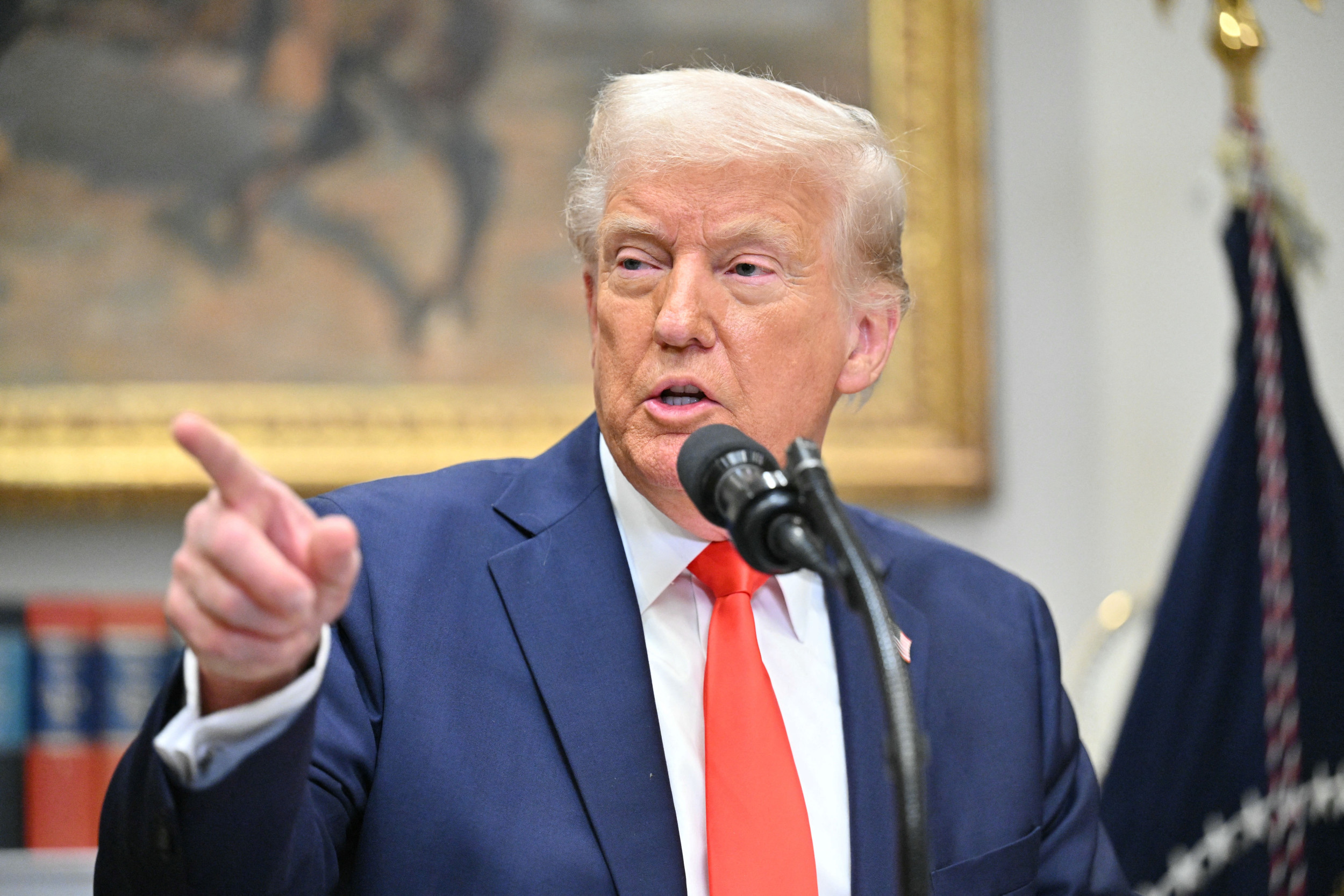 Amsterdam Stock Market Suffers 2% Drop Amidst Trump Tariff Announcement Amsterdam Stock Market Suffers 2% Drop Amidst Trump Tariff Announcement