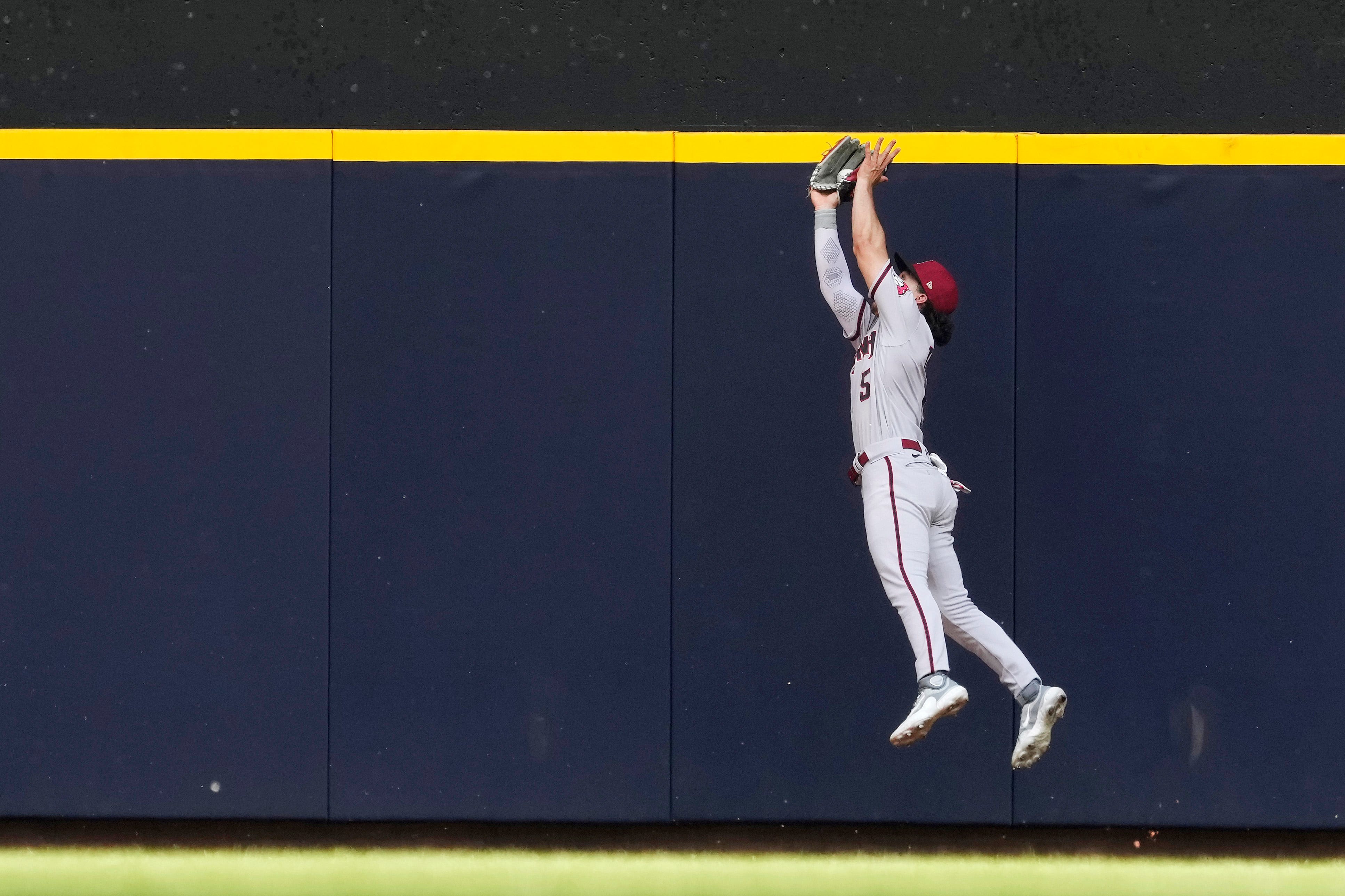 Arizona Diamondbacks Top Milwaukee Brewers 5-2 Arizona Diamondbacks Top Milwaukee Brewers 5-2