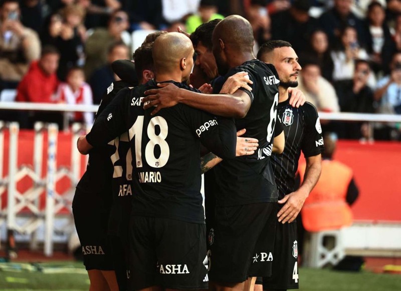 Avrupa'yı Sasa Şaşırtan Transfer: İngiliz Devi Anlaşmayı Neredeyse Tamamladı