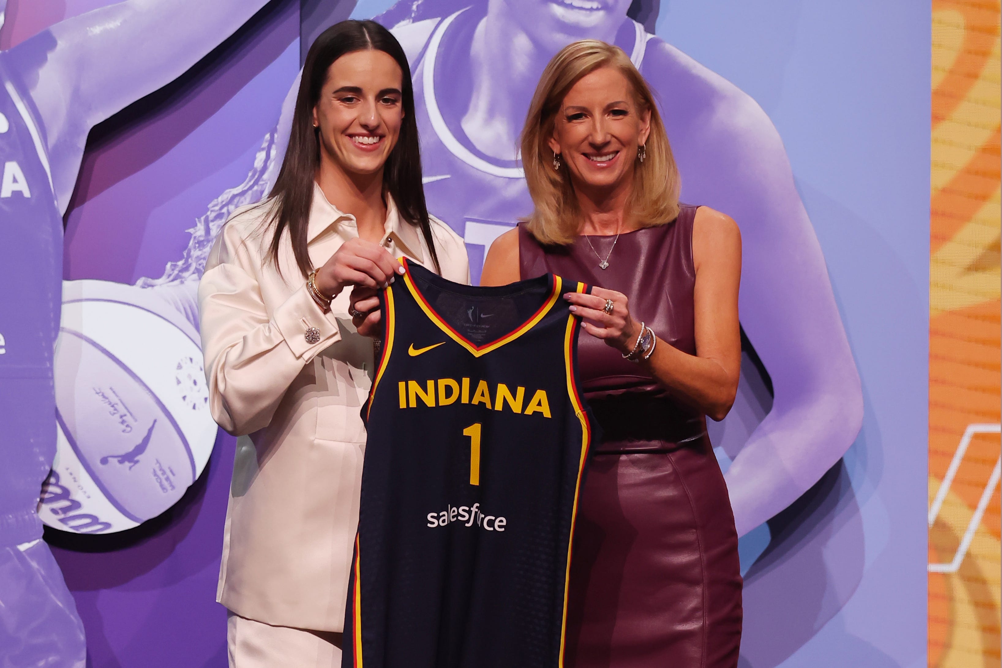 Azzi Fudd's Stunning Red Carpet Look: 2025 WNBA Draft On ESPN Azzi Fudd's Stunning Red Carpet Look: 2025 WNBA Draft On ESPN