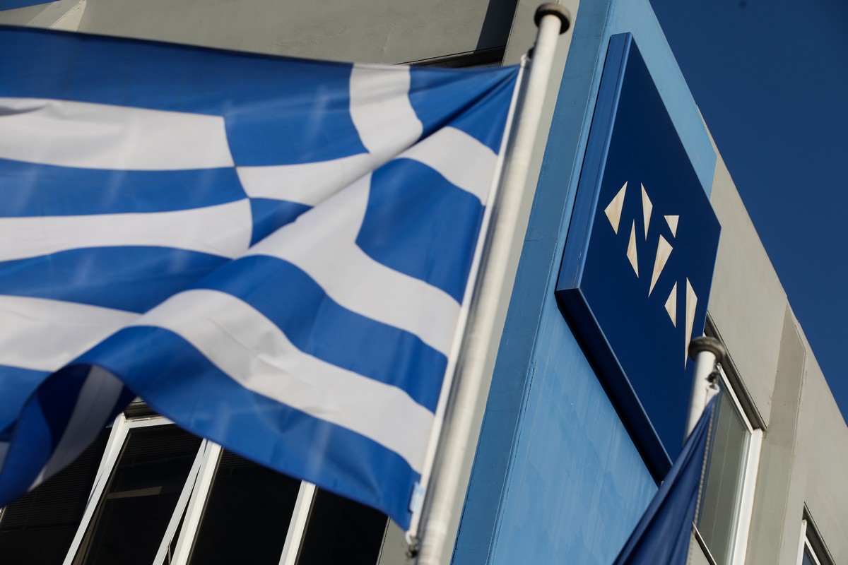 Βαγγέλης Γιακουμάκης: Η Καταρράκωση Της Αξίας Του Άλλου Βαγγέλης Γιακουμάκης: Η Καταρράκωση Της Αξίας Του Άλλου