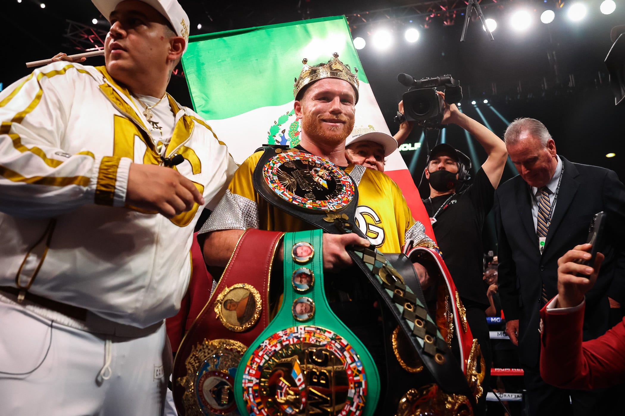 Bakole-Ajagba Heavyweight Bout Added To Canelo Alvarez's May 3rd Fight Night Bakole-Ajagba Heavyweight Bout Added To Canelo Alvarez's May 3rd Fight Night