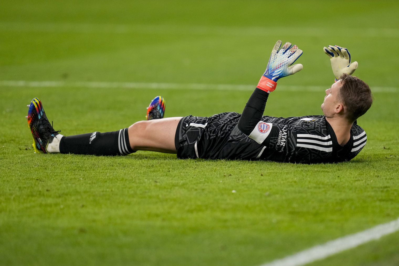 Bayern Faces Goalkeeping Crisis As Neuer's Injury Lingers Bayern Faces Goalkeeping Crisis As Neuer's Injury Lingers
