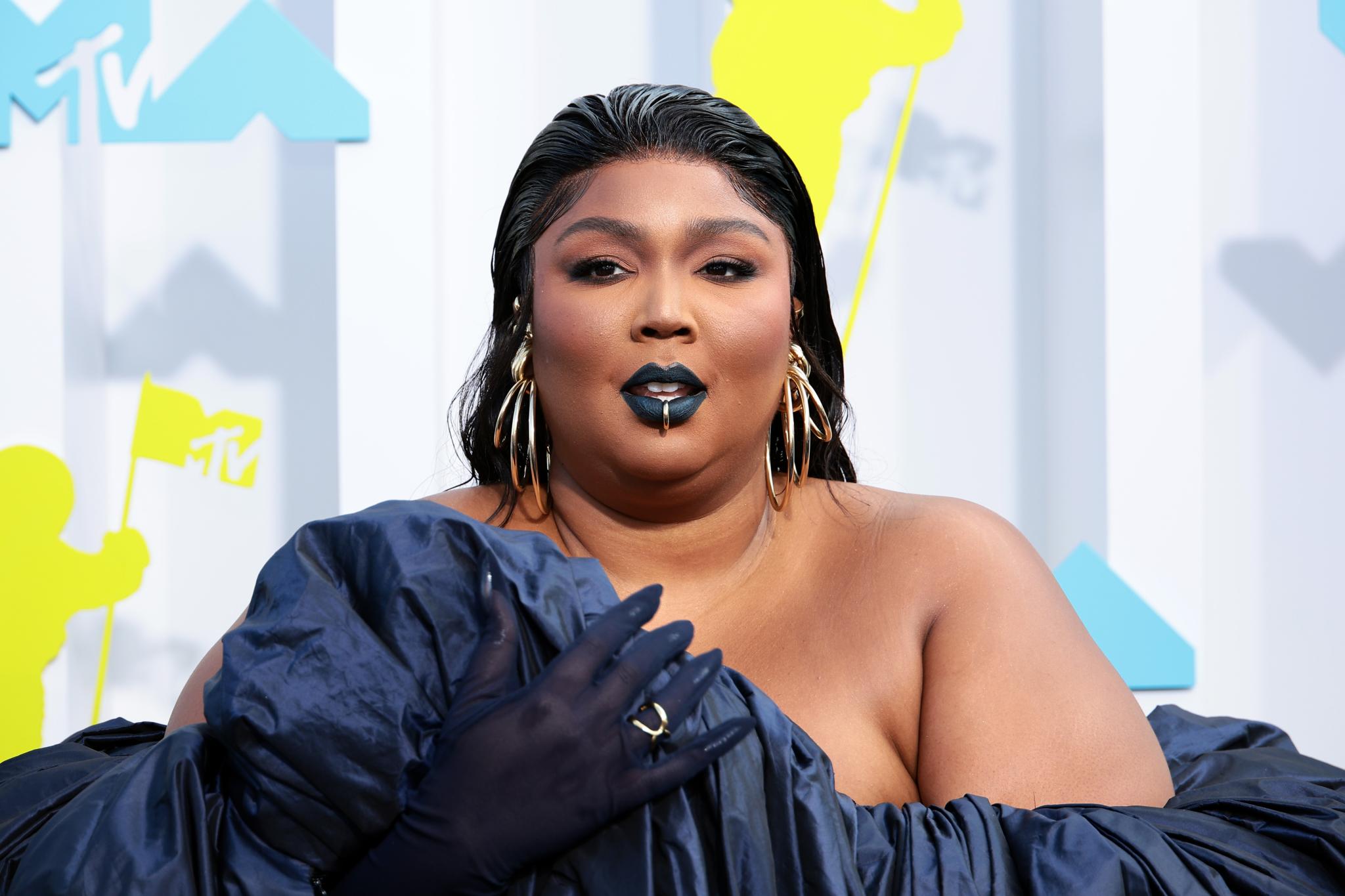Britney Spears's Latest Look: Lizzo's Comment Sparks Jackson Comparison Debate Britney Spears's Latest Look: Lizzo's Comment Sparks Jackson Comparison Debate