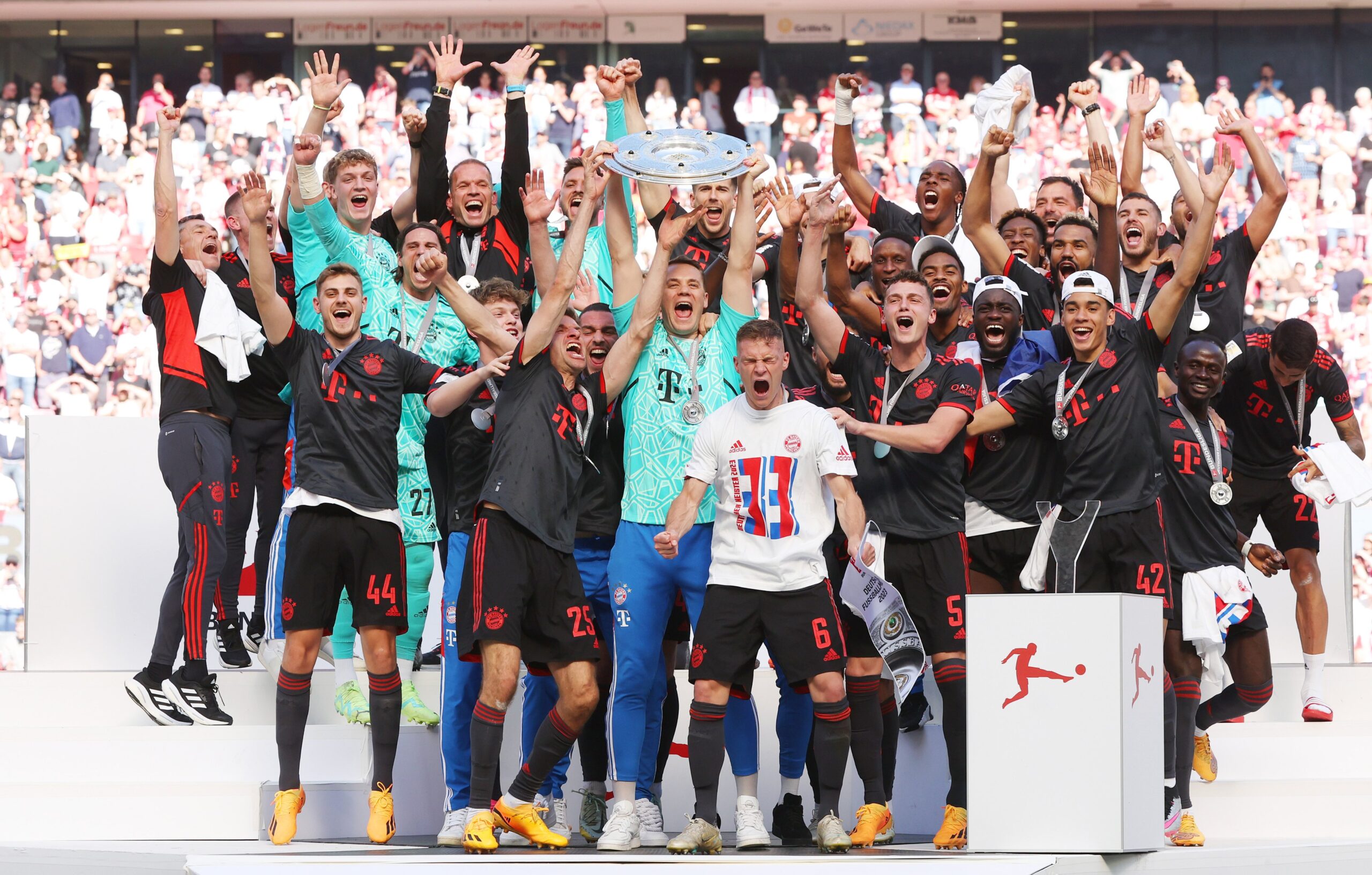 Bundesliga Celebration: Bayern Munich's Home Win Honors Müller Bundesliga Celebration: Bayern Munich's Home Win Honors Müller