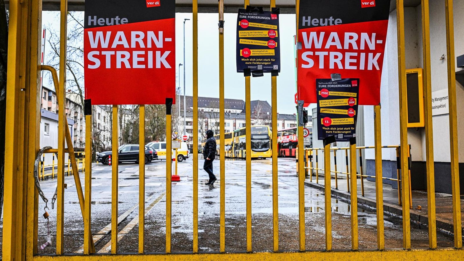 BVG-Streik In Berlin: Fahrgäste Von Ausstand Kalt Erwischt BVG-Streik In Berlin: Fahrgäste Von Ausstand Kalt Erwischt