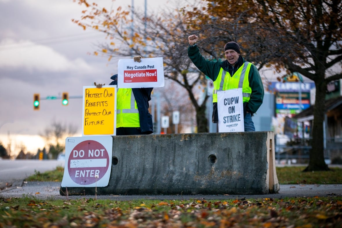 Canada Post Strike Looms: Impact On Businesses Canada Post Strike Looms: Impact On Businesses