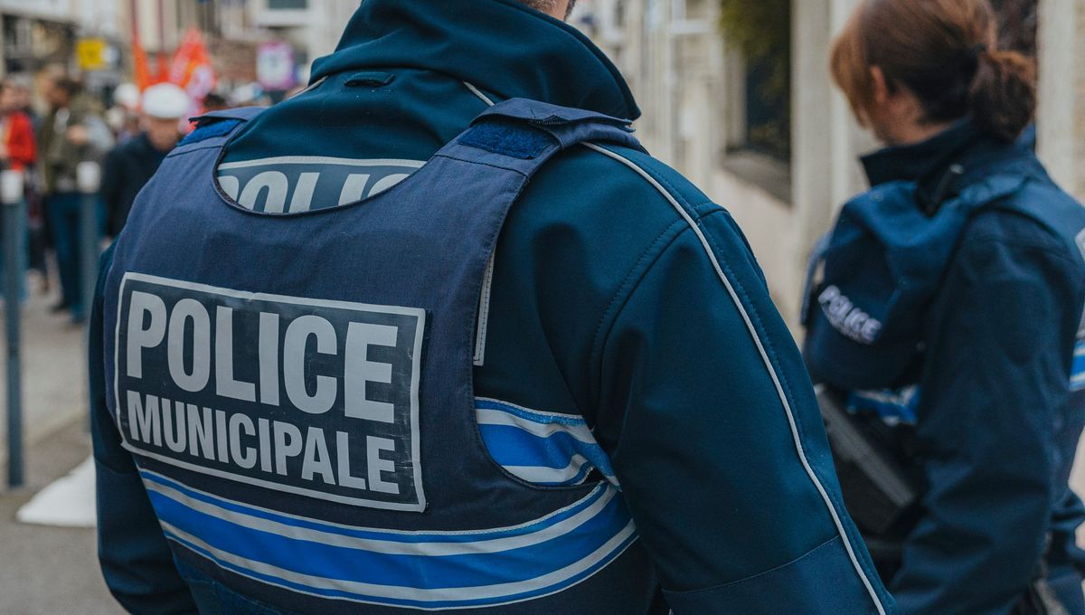 Cannes: Attaque Au Cutter Dans Un Bus - Mère Et Fils Menacés Par Un Migrant Sous OQTF Cannes: Attaque Au Cutter Dans Un Bus - Mère Et Fils Menacés Par Un Migrant Sous OQTF