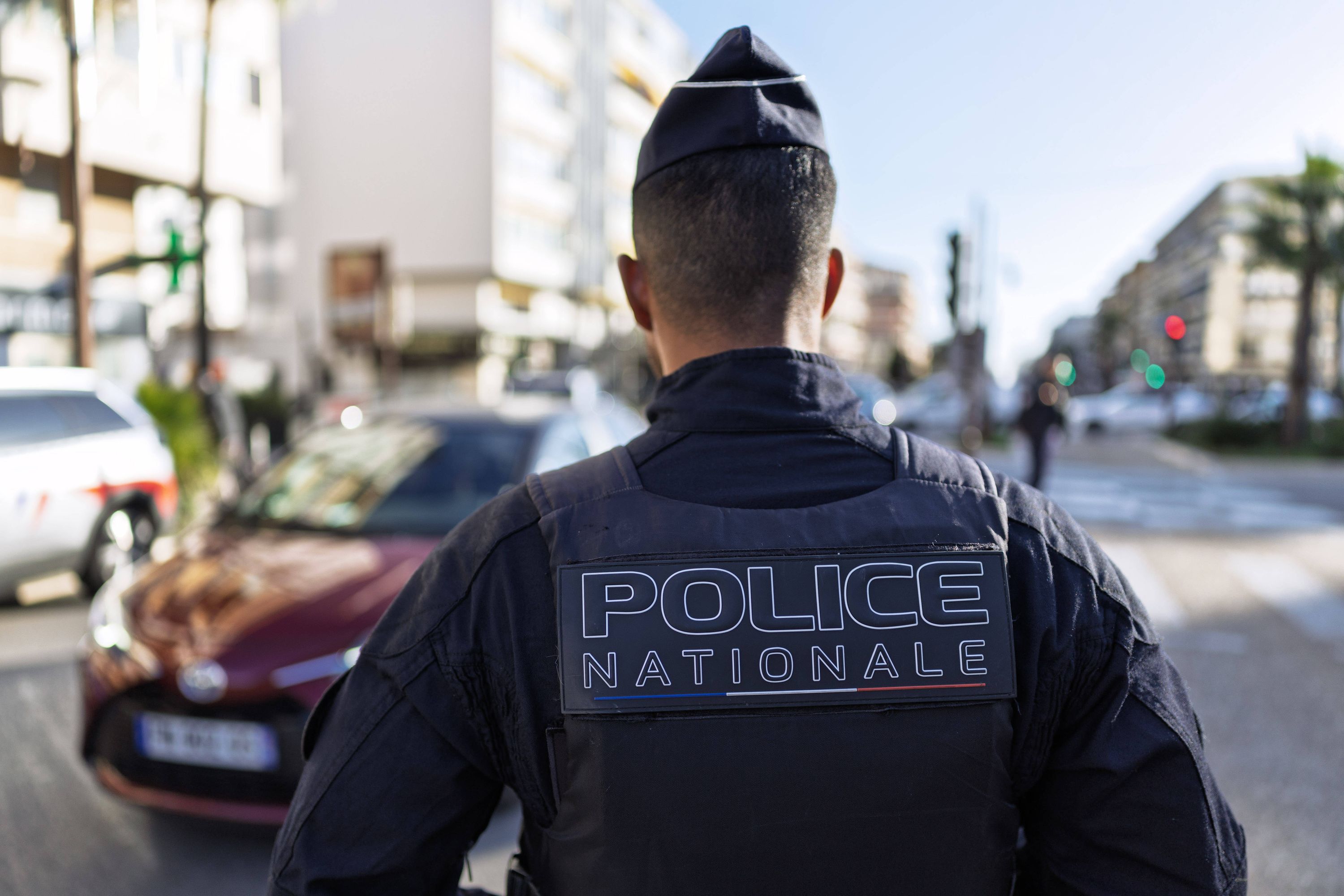 Cannes: Menace Au Cutter - Un Migrant Sous OQTF Impliqué Cannes: Menace Au Cutter - Un Migrant Sous OQTF Impliqué