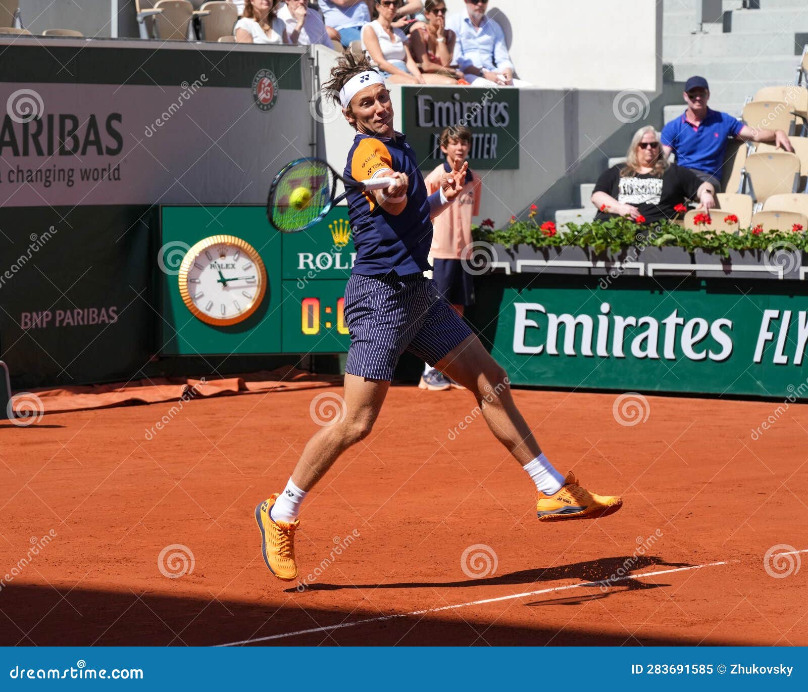 Casper Ruud's Knee Injury Hinders Roland-Garros Performance Casper Ruud's Knee Injury Hinders Roland-Garros Performance