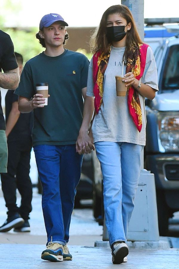 Caught On Camera: Tom Holland's Adorable Paws & Love Visit To Zendaya's Euphoria Set Caught On Camera: Tom Holland's Adorable Paws & Love Visit To Zendaya's Euphoria Set