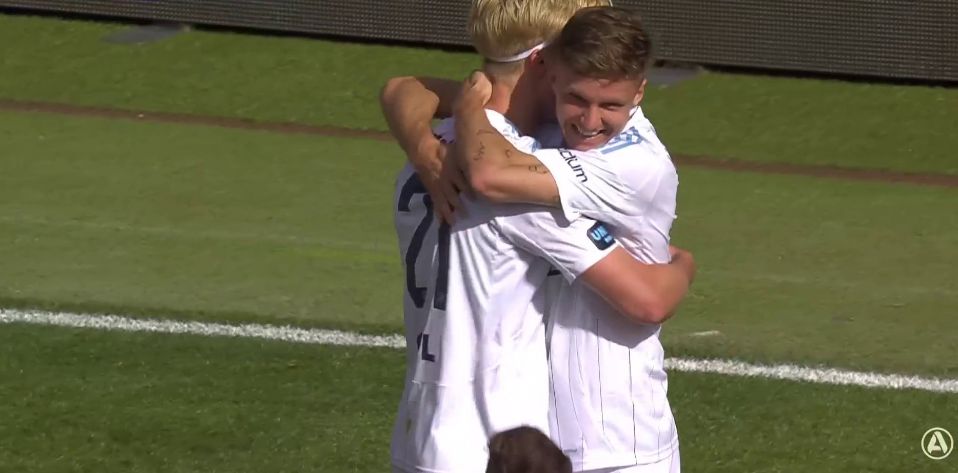 Championship Table Topper: Leeds' Success Driven By Tottenham Loanee Championship Table Topper: Leeds' Success Driven By Tottenham Loanee