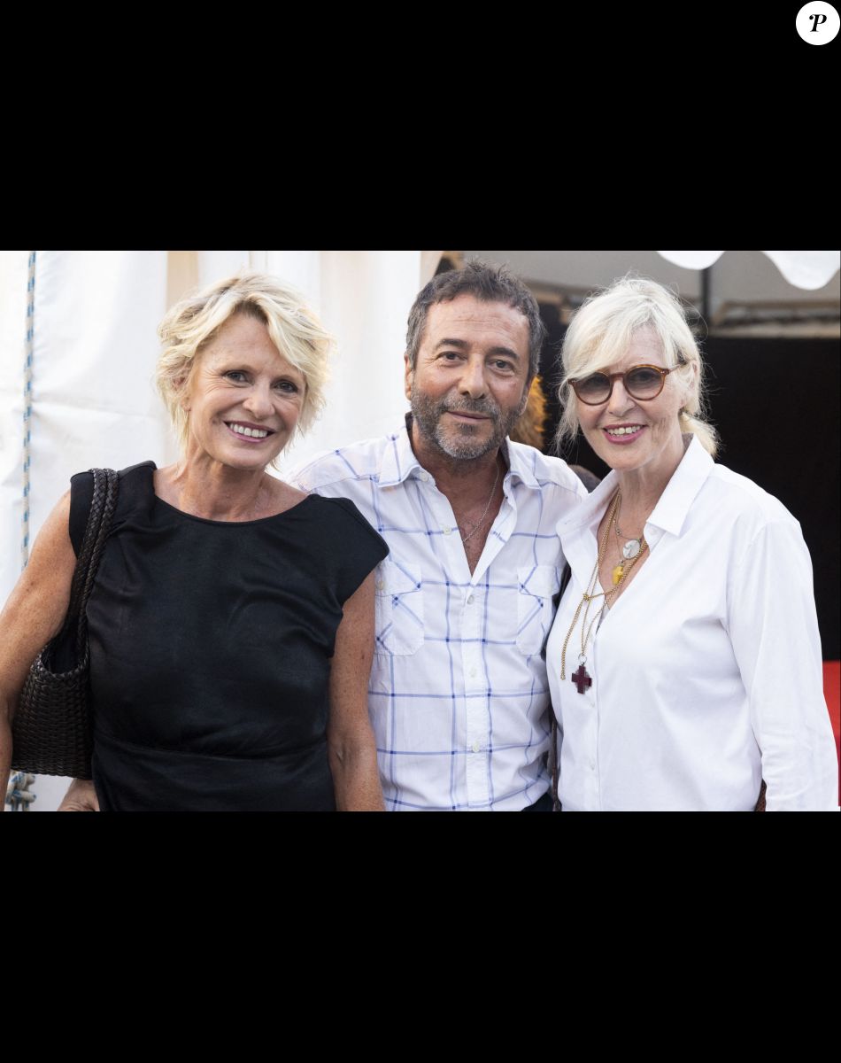 Chantal Ladesou : Sa Paisible Retraite Loin De Paris Chantal Ladesou : Sa Paisible Retraite Loin De Paris