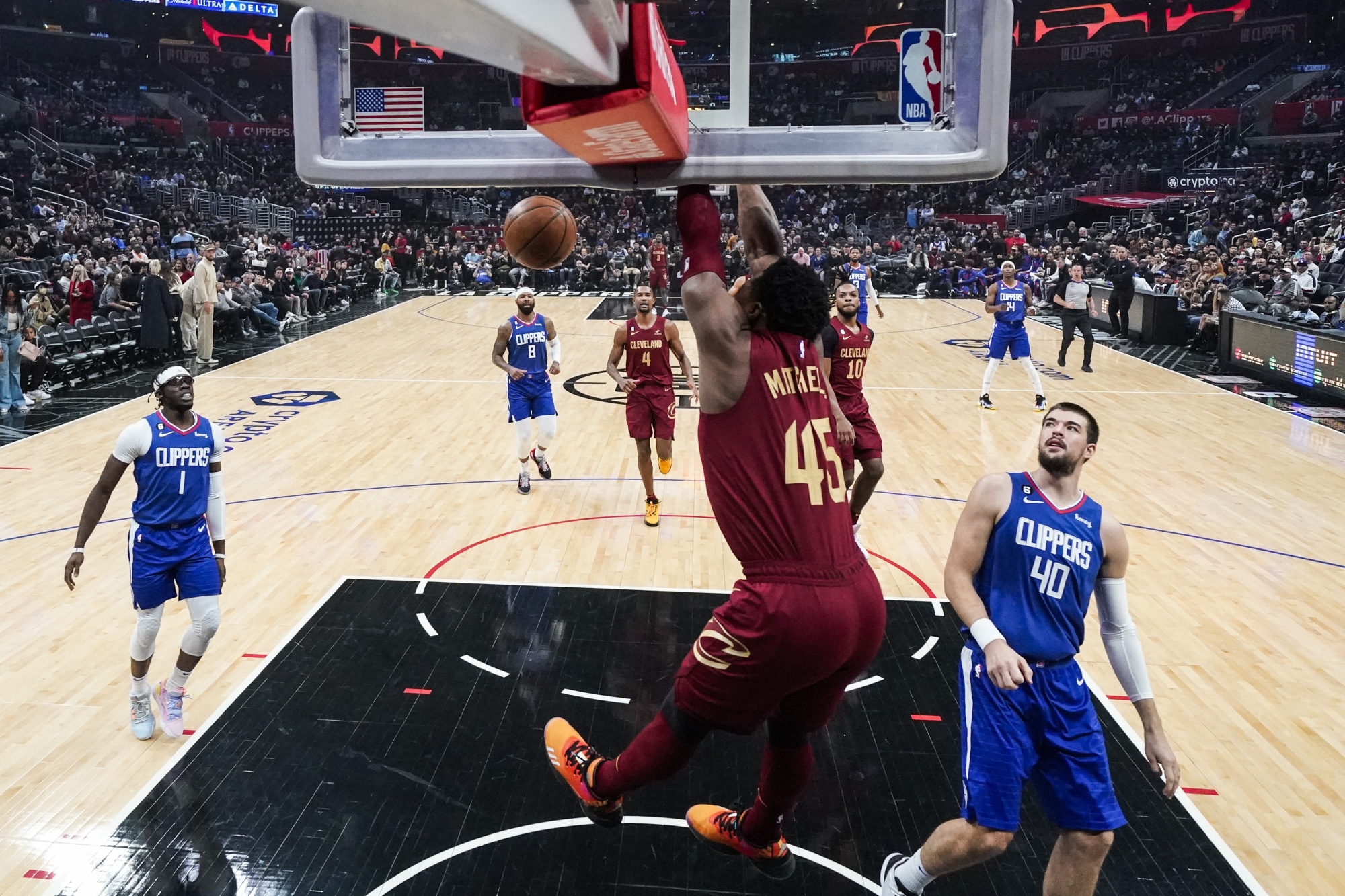 Clipper Late Rally Falls Short Against Cavaliers Clipper Late Rally Falls Short Against Cavaliers