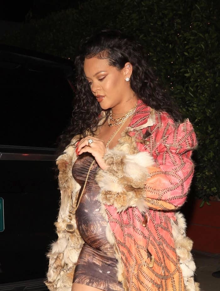 Cool Girl Rihanna: New Engagement Ring And Chic Red Heels Cool Girl Rihanna: New Engagement Ring And Chic Red Heels