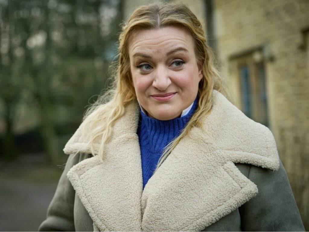 Cotswolds Mansion Paint Job Lands Daisy May Cooper In £30,000 Legal Fight Cotswolds Mansion Paint Job Lands Daisy May Cooper In £30,000 Legal Fight