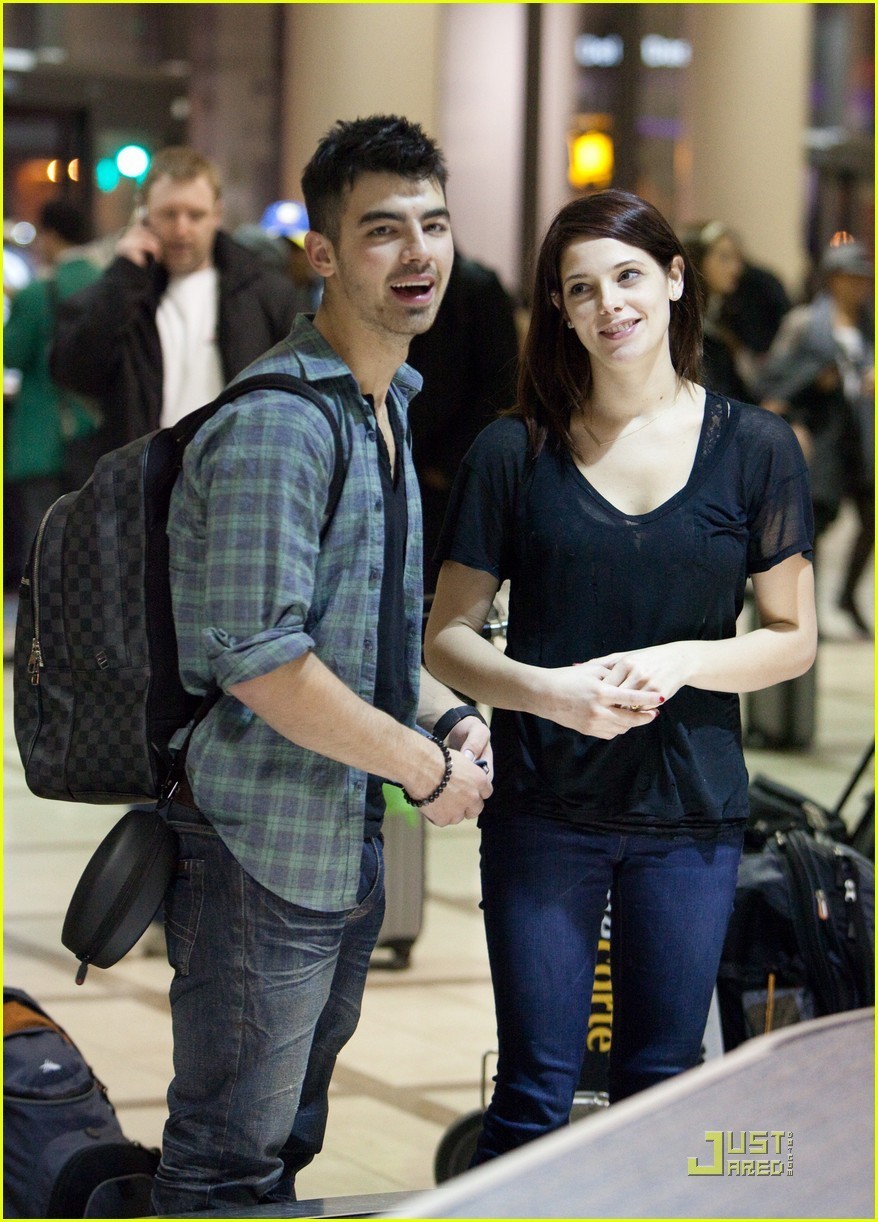 Couple Fights Over Joe Jonas: His Unexpected Reaction Couple Fights Over Joe Jonas: His Unexpected Reaction
