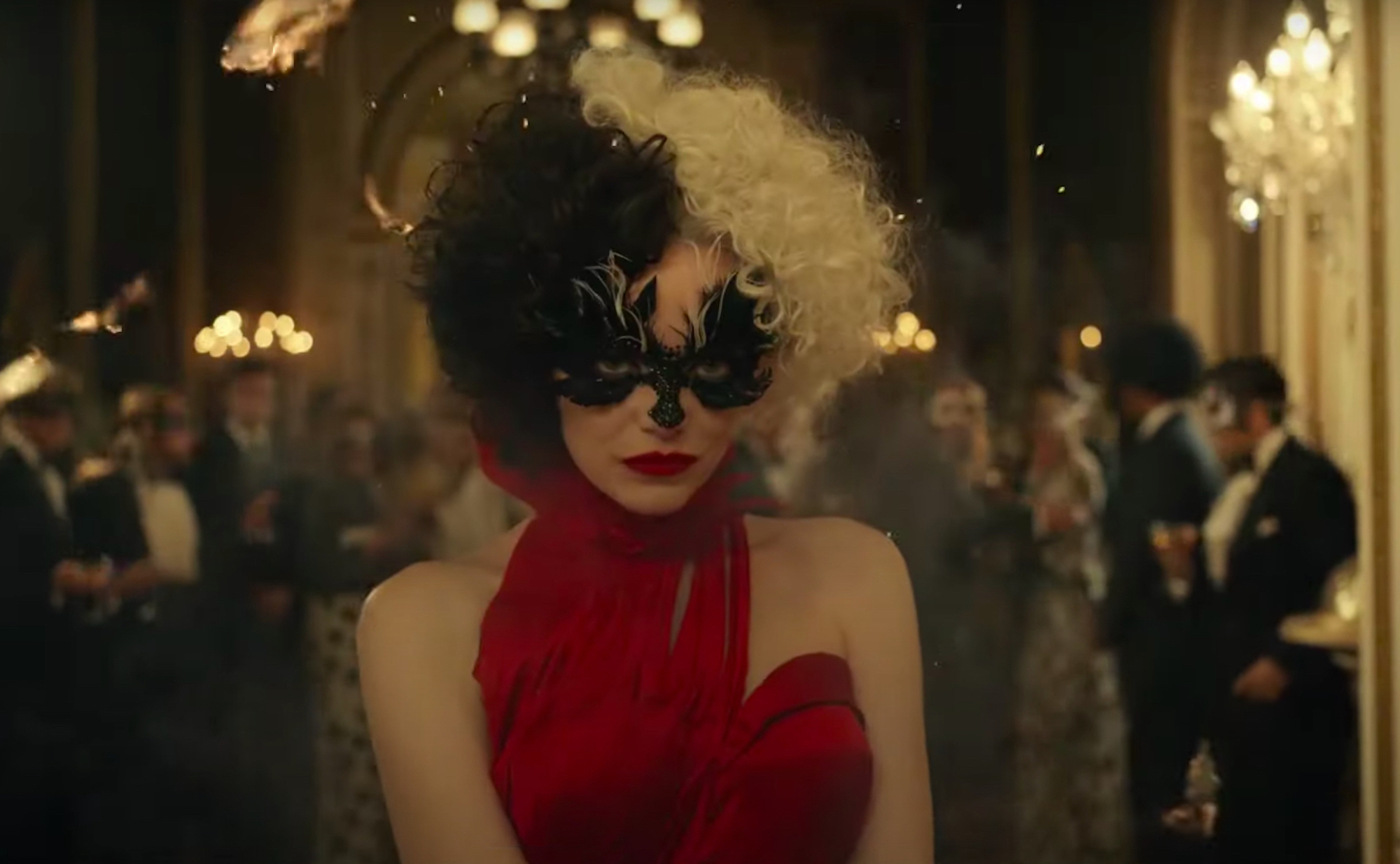 Cruella: Emma Stone And Emma Thompson's Feud Takes Center Stage In New Trailer Cruella: Emma Stone And Emma Thompson's Feud Takes Center Stage In New Trailer