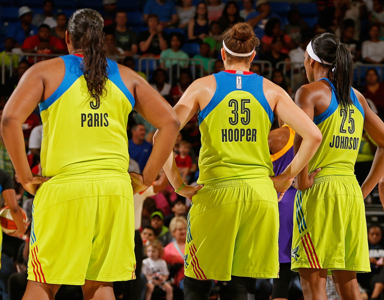 Dallas Wings' Bueckers Nets 10 Points In WNBA Debut Against Aces Dallas Wings' Bueckers Nets 10 Points In WNBA Debut Against Aces