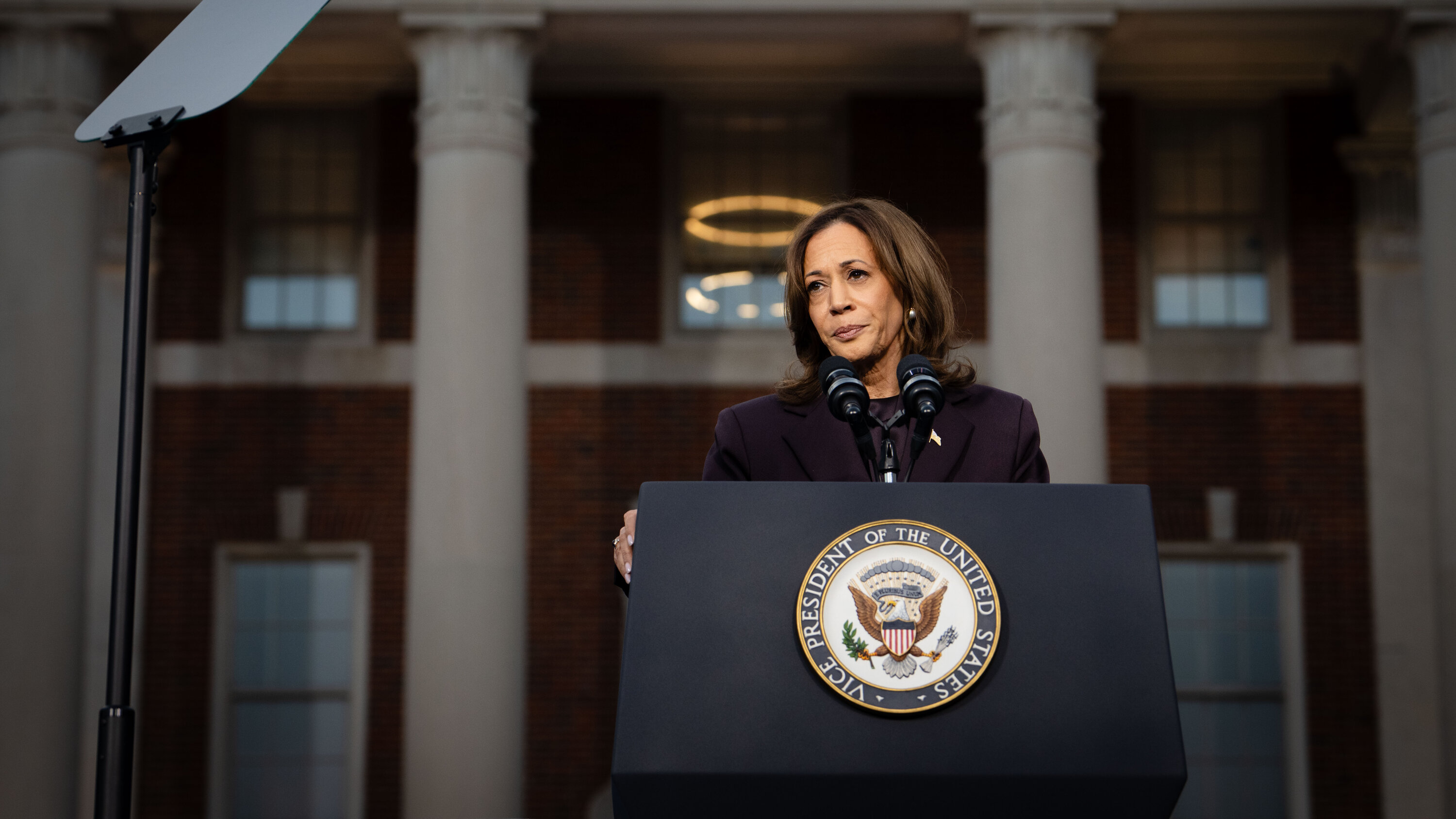 Democratic Party Insiders Question Kamala Harris' Leadership Following Election