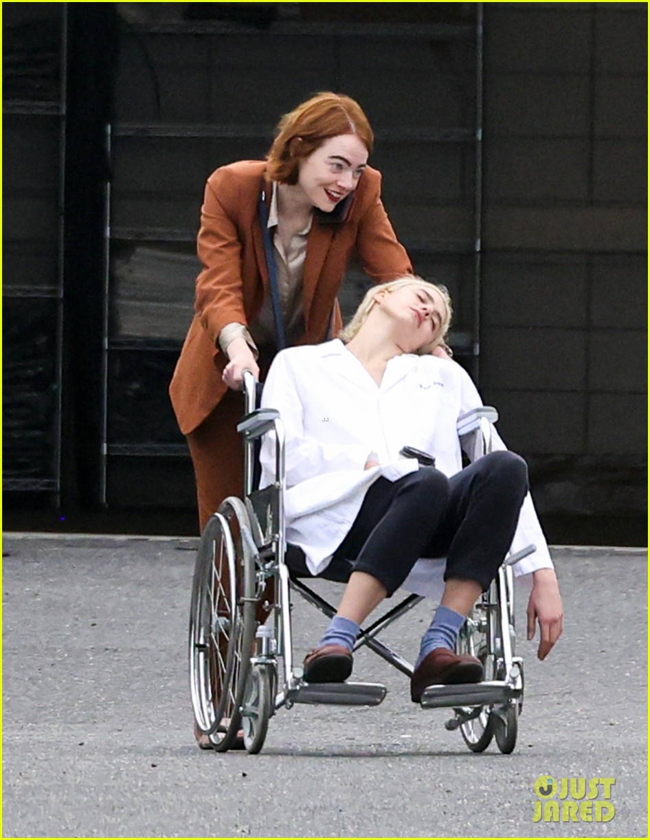 Did Emma Stone And Margaret Qualley Have A Feud At The Oscars? A Rumor Breakdown Did Emma Stone And Margaret Qualley Have A Feud At The Oscars? A Rumor Breakdown