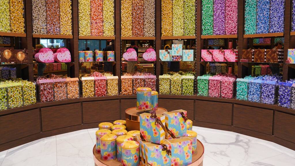 Discover Lindt's New Chocolate Haven In The Heart Of London Discover Lindt's New Chocolate Haven In The Heart Of London