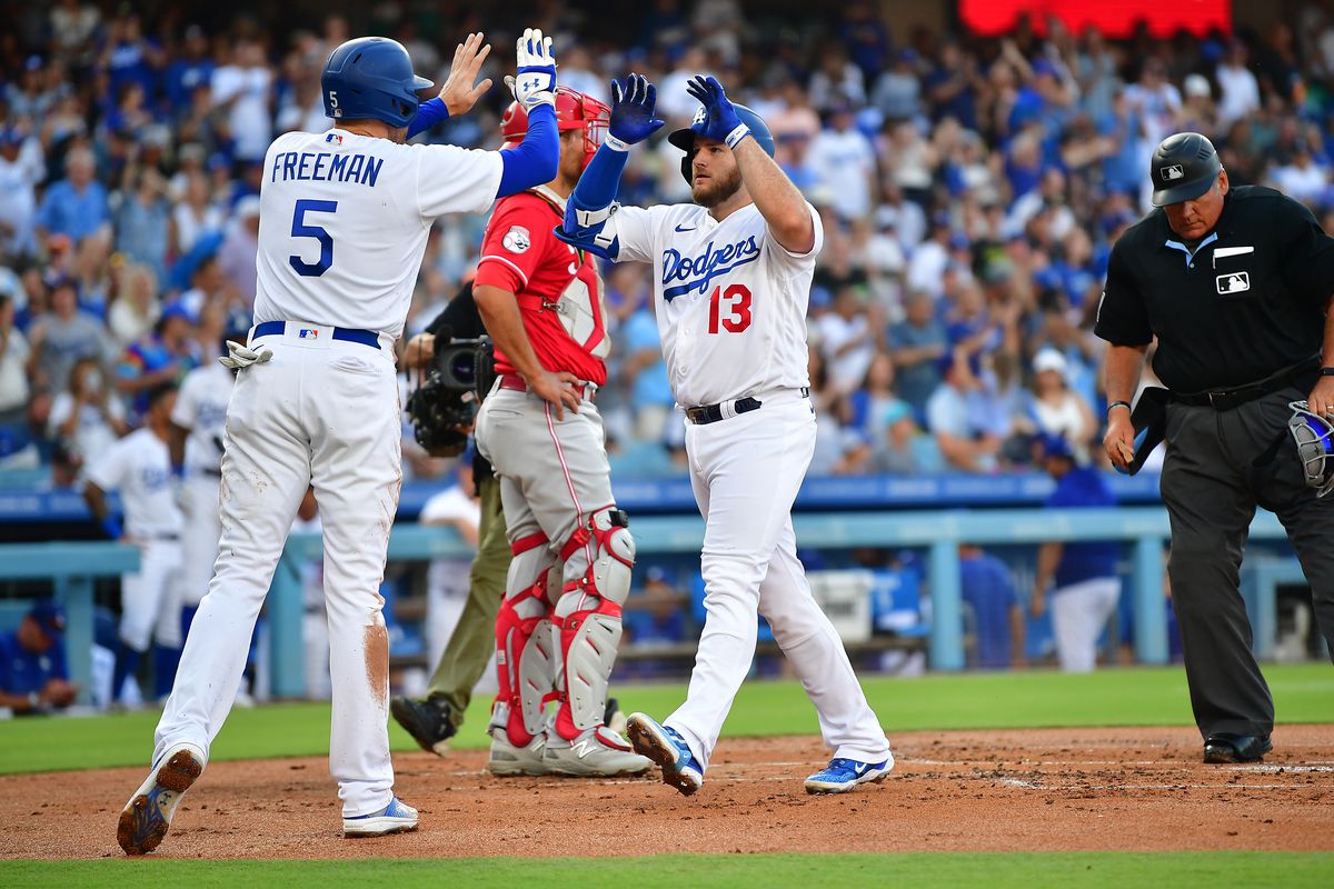 Dodgers' Muncy Abandons Torpedo Bat, Delivers Game-Tying Hit Dodgers' Muncy Abandons Torpedo Bat, Delivers Game-Tying Hit