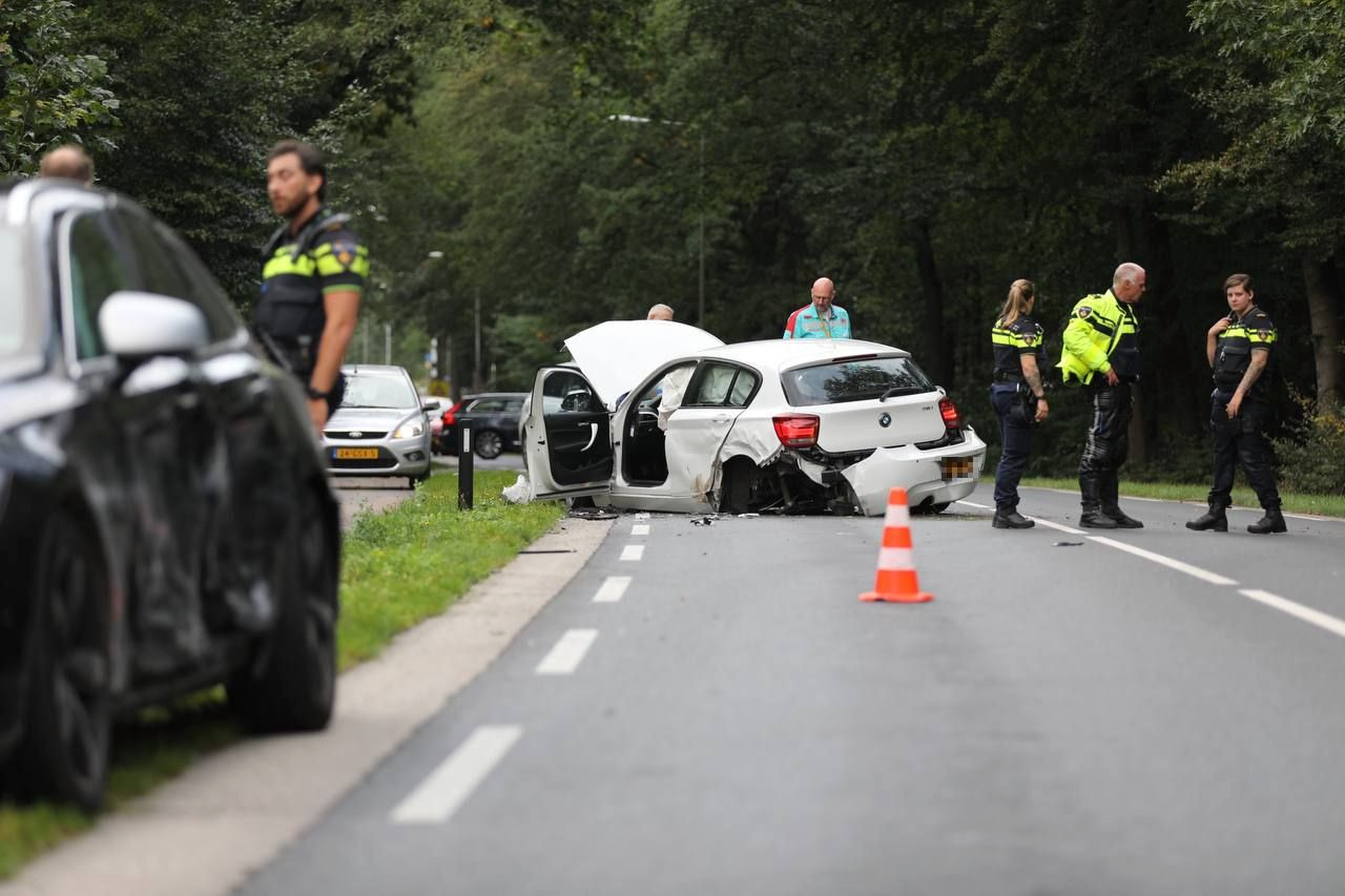 Drie Auto's Botsen Op A67, Man Uit Venlo Komt Om Het Leven Drie Auto's Botsen Op A67, Man Uit Venlo Komt Om Het Leven
