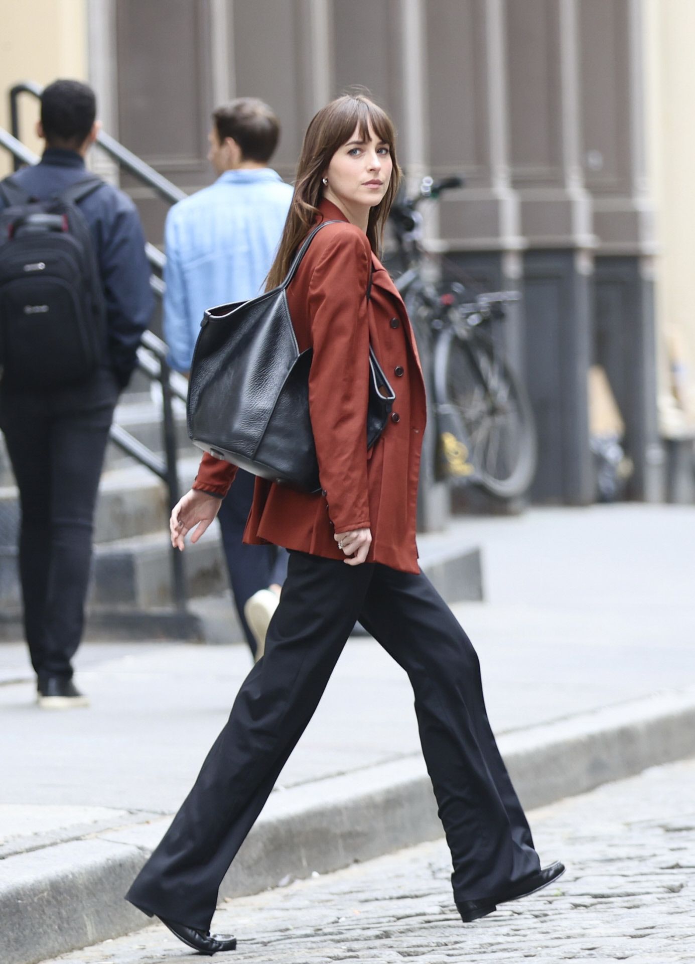 El Bolso Práctico De Dakota Johnson: Un Hereu Para El Día A Día El Bolso Práctico De Dakota Johnson: Un Hereu Para El Día A Día