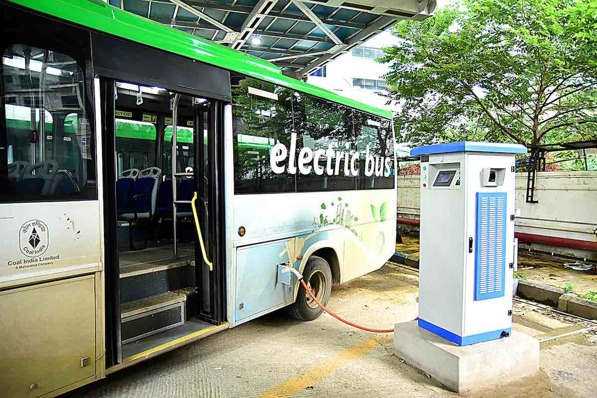 Electric Buses In Europe: Hydrogen Vs. Battery Technology Electric Buses In Europe: Hydrogen Vs. Battery Technology