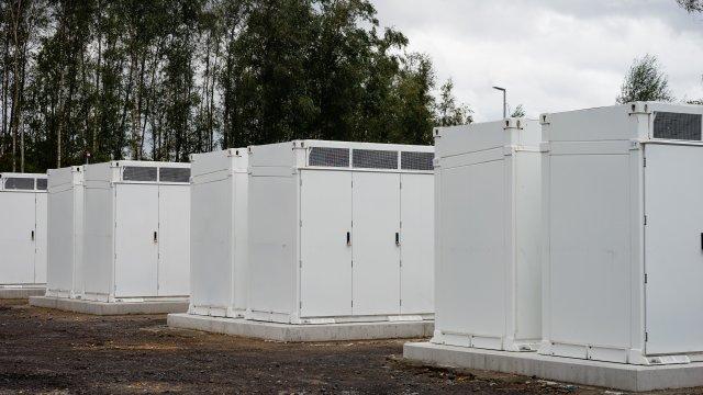 Eneco : Inauguration D'un Parc De Batteries Gigantesque À Au Roeulx Eneco : Inauguration D'un Parc De Batteries Gigantesque À Au Roeulx