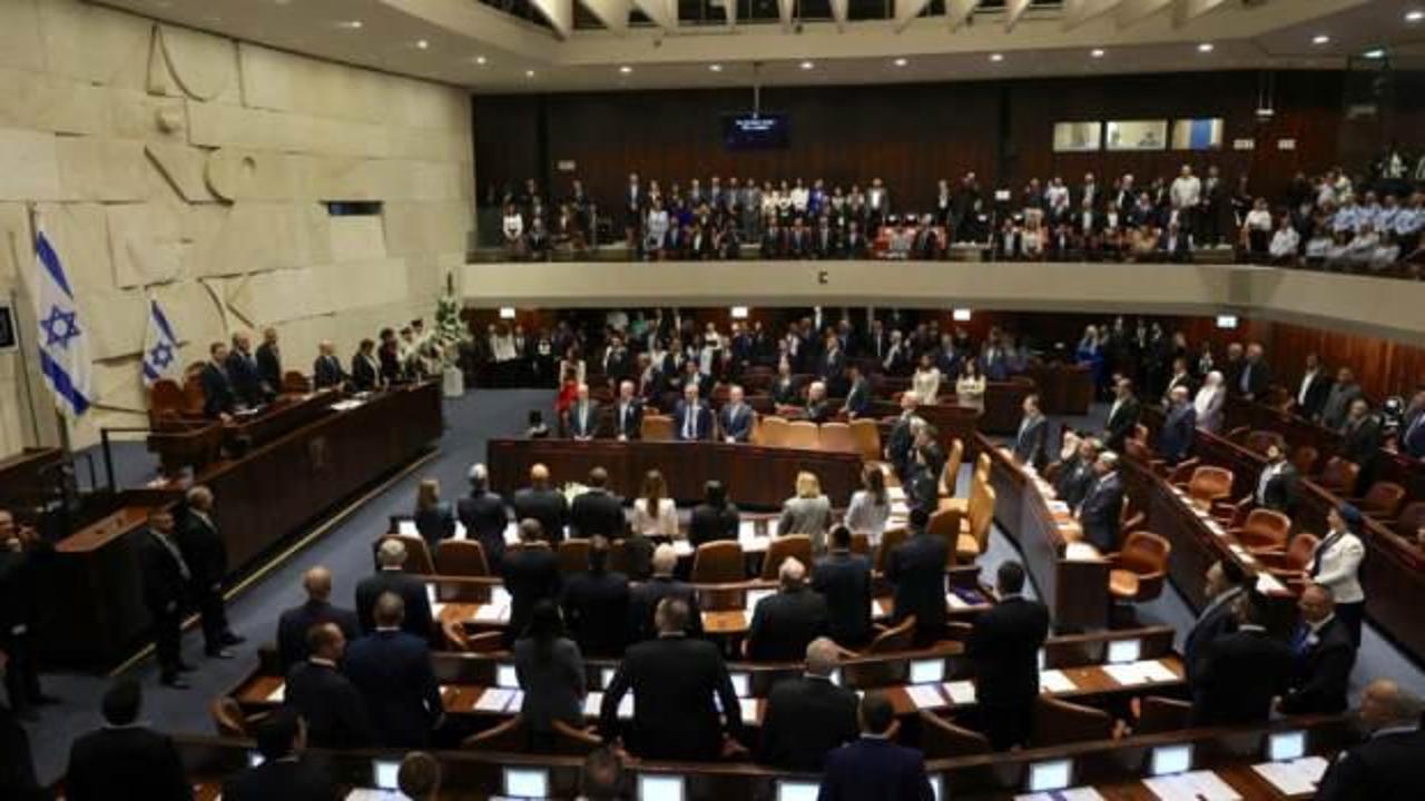 Esir Ailelerinin İsrail Meclisi Protestosu: Güvenlik Görevlileriyle Çıkan Arbede Esir Ailelerinin İsrail Meclisi Protestosu: Güvenlik Görevlileriyle Çıkan Arbede