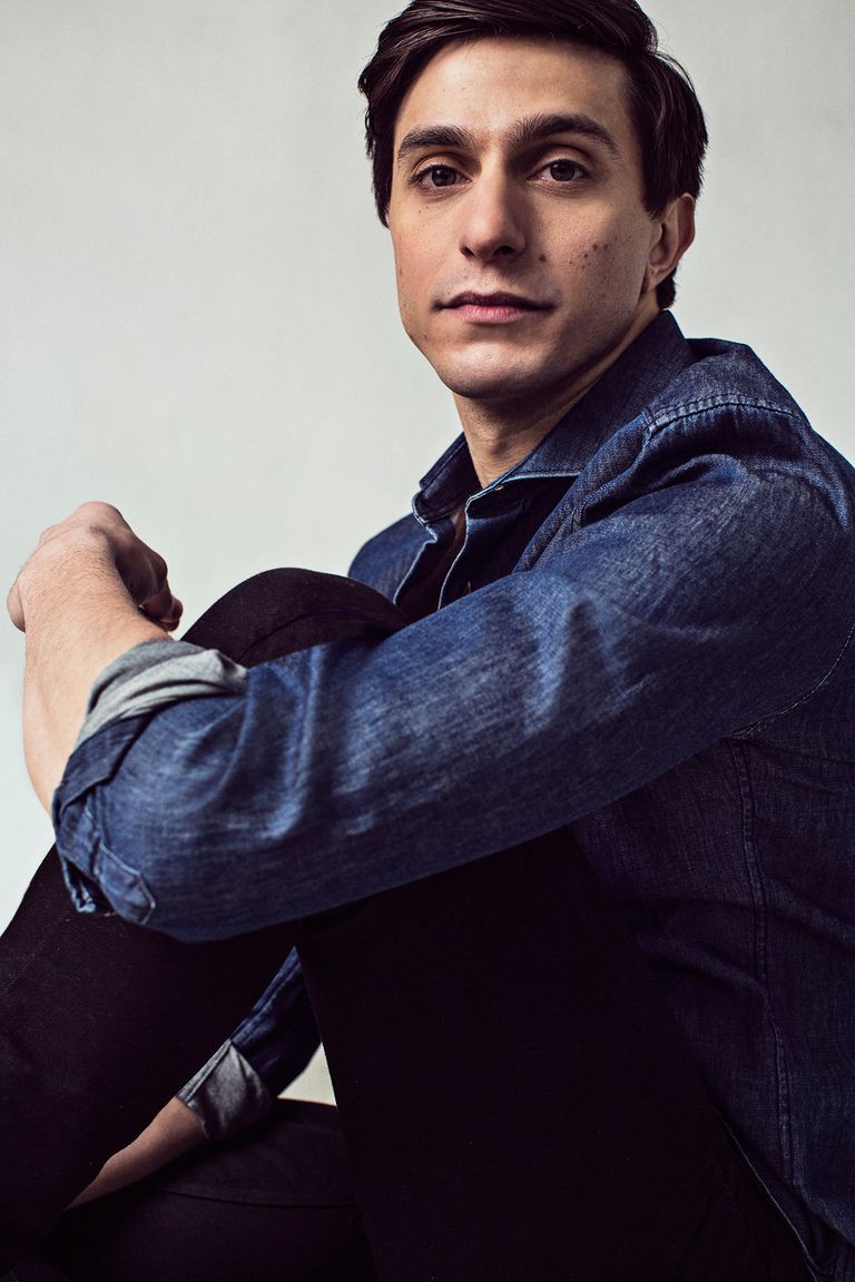 Étoile: Gideon Glick's Show-Stopping Role On Amazon Prime Étoile: Gideon Glick's Show-Stopping Role On Amazon Prime