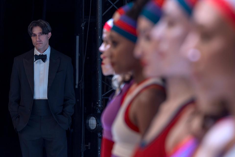 Étoile On Amazon Prime: Gideon Glick Steals The Show Étoile On Amazon Prime: Gideon Glick Steals The Show