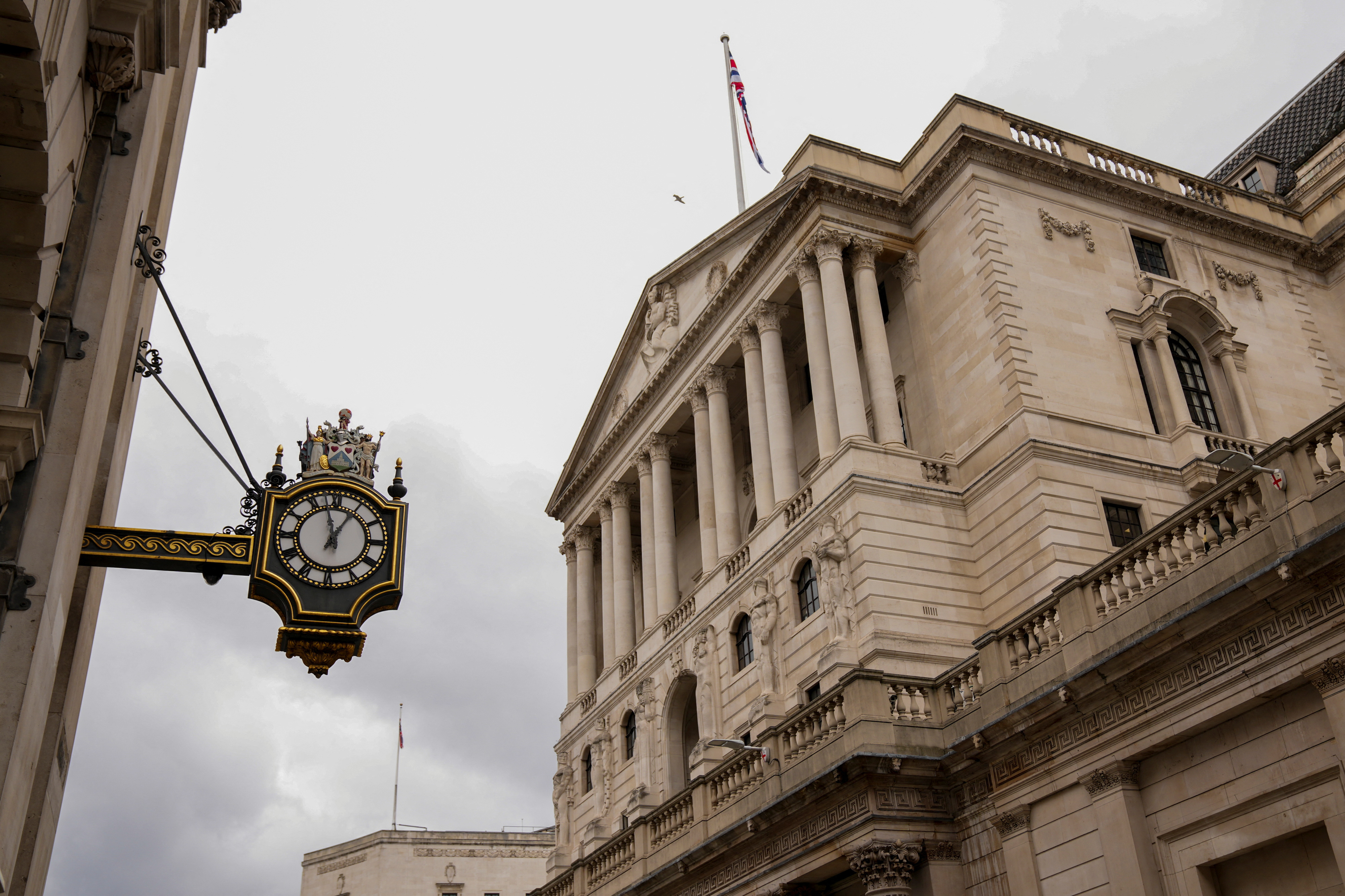 European Central Bank Faces Pressure: Economists On Rate Cut Timing European Central Bank Faces Pressure: Economists On Rate Cut Timing
