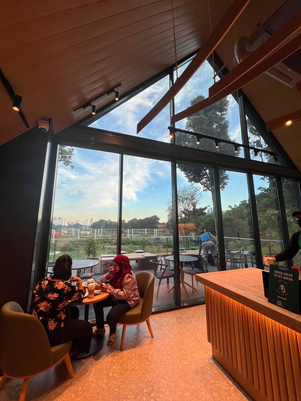 Exploring The Differences: 9 Ways To Tell Target And Standalone Starbucks Apart