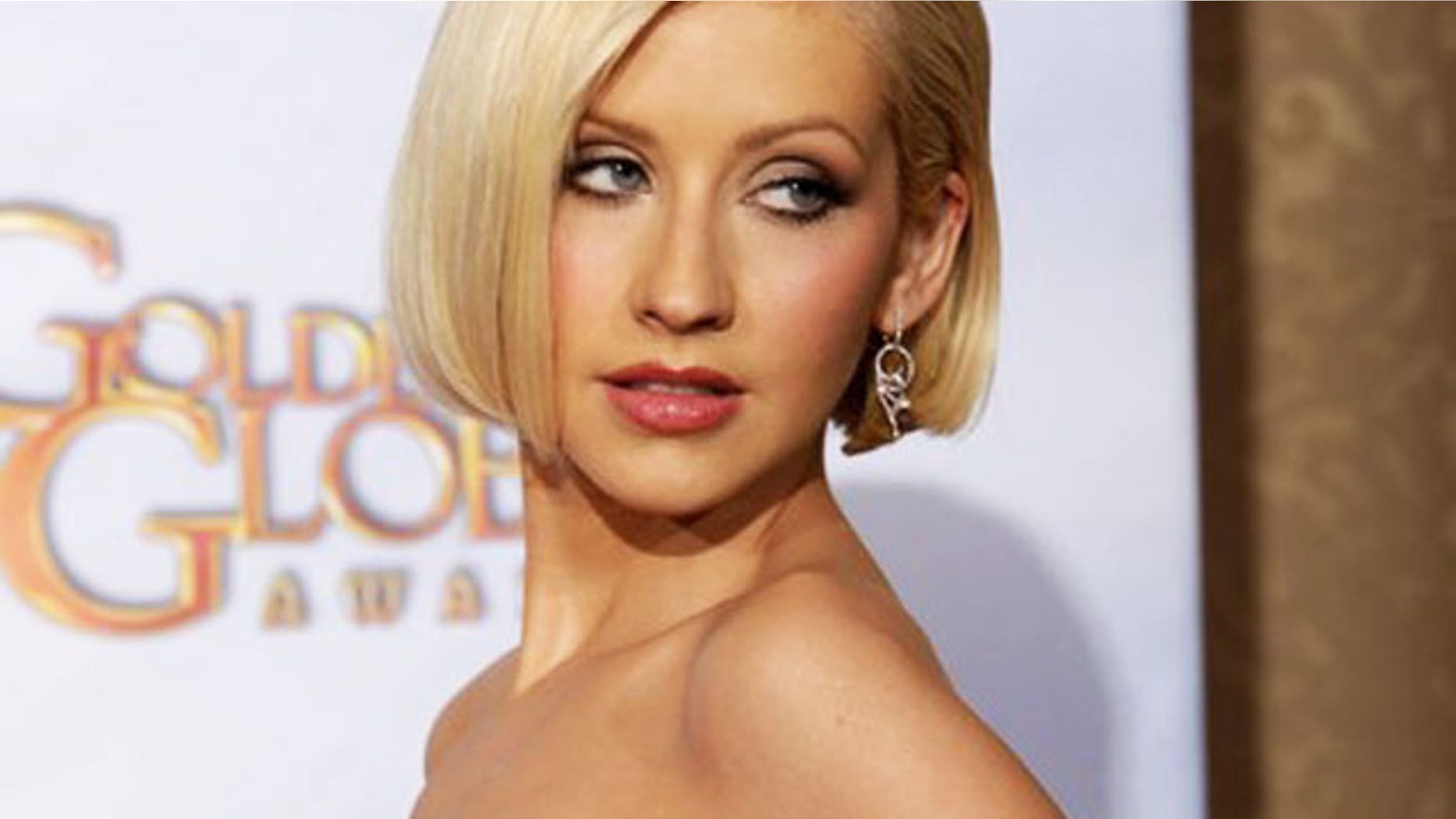 Fans Accuse Christina Aguilera Of Heavy Photoshopping In Recent Photoshoot Fans Accuse Christina Aguilera Of Heavy Photoshopping In Recent Photoshoot